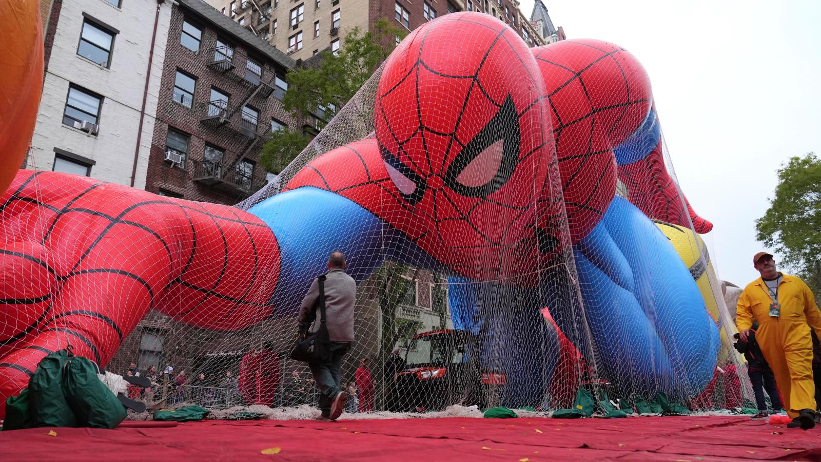 Macy’s Thanksgiving Day Parade kicks off in Manhattan