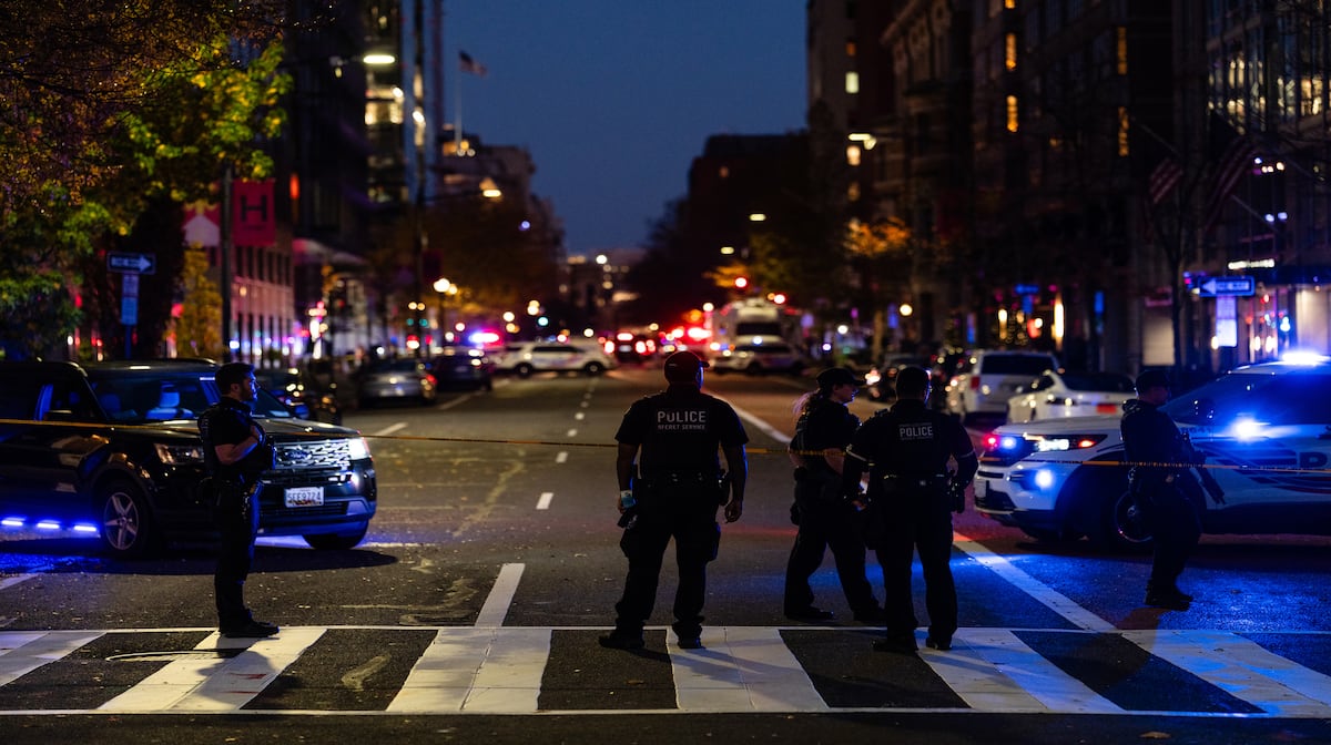 Suspect in custody after shooting of 2 National Guard members near White House
